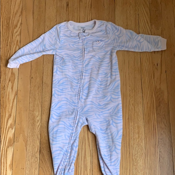 Bundle of 3 Carters Fleece Winter pjs, sz 18 mo - Picture 2 of 6
